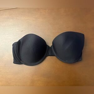 🌦️Come Clean Closet Sale🌦️ Victoria’s secret  Black Strapless Bra